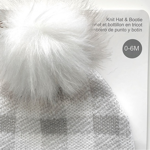 Infant Grey Plaid Hat and Bootie Set - NWT - Picture 5 of 6